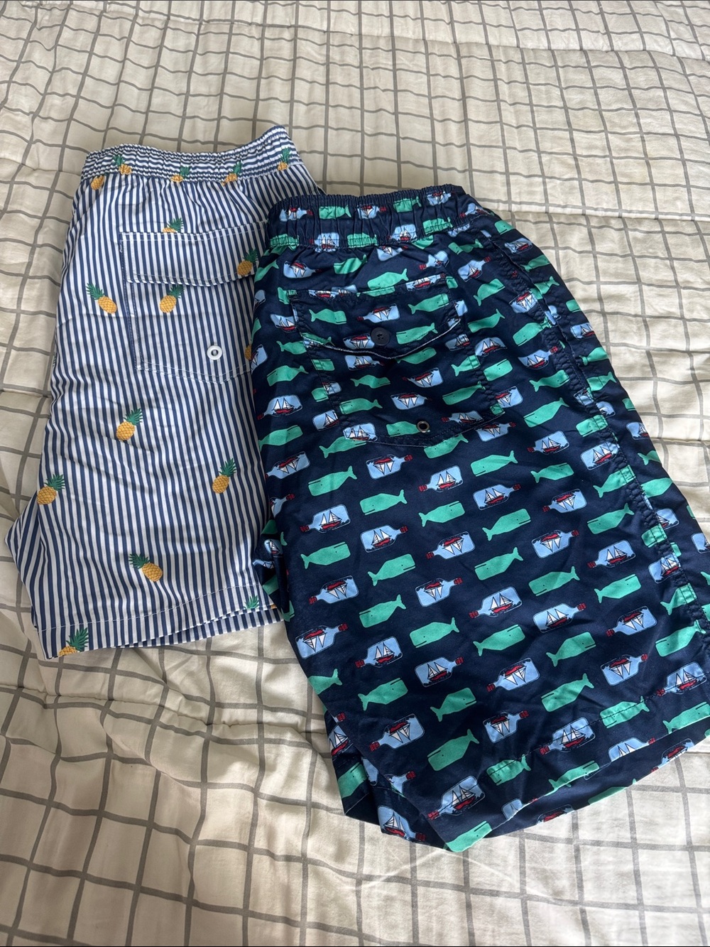 St. John's Bay Navy & Blue Mens Swim Trunks Whale & Pineapple Ranns brand.